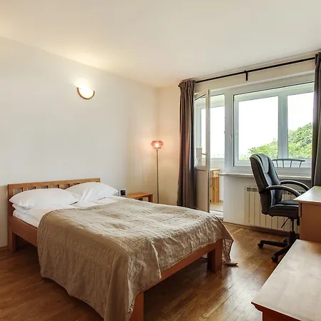 Cosy & Spacious In Artistic District Lejlighed