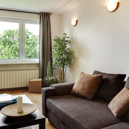 Cosy & Spacious In Artistic District *