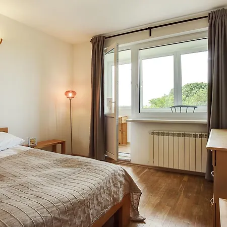 Cosy & Spacious In Artistic District Lejlighed