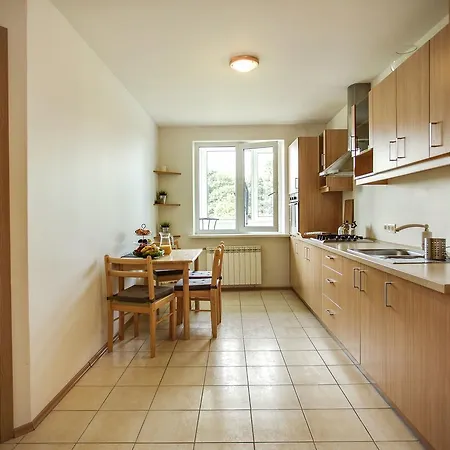 Cosy & Spacious In Artistic District